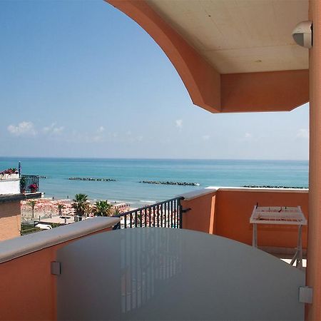 Hotel Cristall San Benedetto del Tronto Zewnętrze zdjęcie
