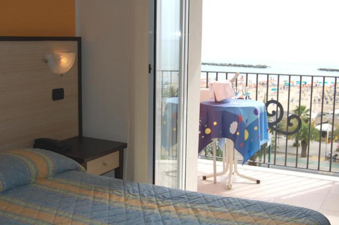 Hotel Cristall San Benedetto del Tronto Zewnętrze zdjęcie