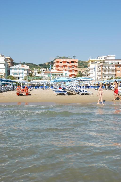 Hotel Cristall San Benedetto del Tronto Zewnętrze zdjęcie